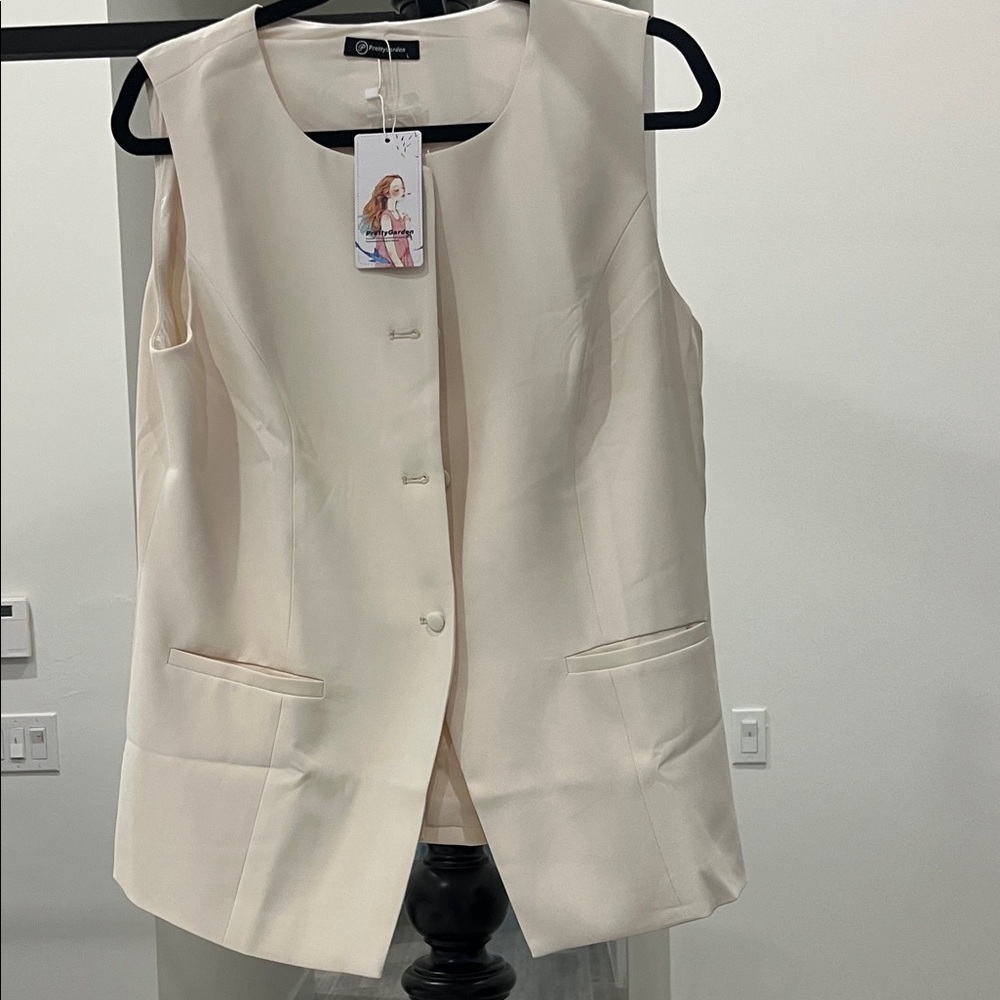 Chic Cream Sleeveless Vest
